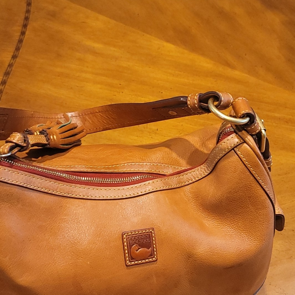 Dooney and Bourke purse - Picture 9 of 16